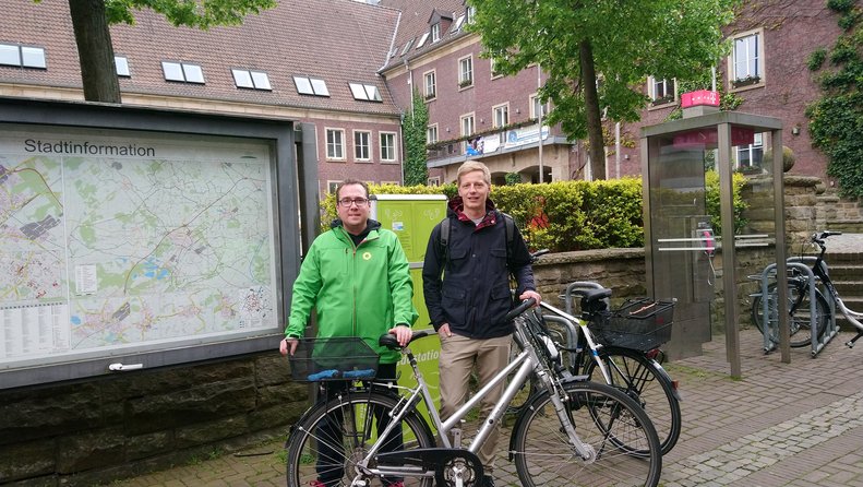 Foto: Freuen sich auf die neue Auflage der Radtour ins Grüne am 19. Mai: Grünen-Fraktionschef Florian Kübber (links) und OV-Sprecher Patrick Jansen."